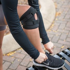 6"二重蝶番および半月の支持が付いている短い医学のニー ブレースを追跡します