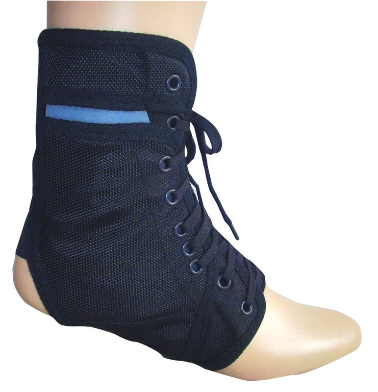 傷害の回復捻挫はフィートの支柱のライト級選手の調節可能な足首サポートをひもで締めます